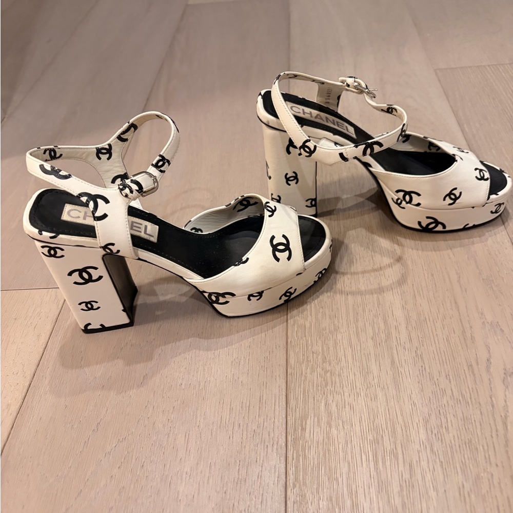 CHANEL CC Women's White and Black Platform Heels Rare 🔥 - Picture 3 of 13